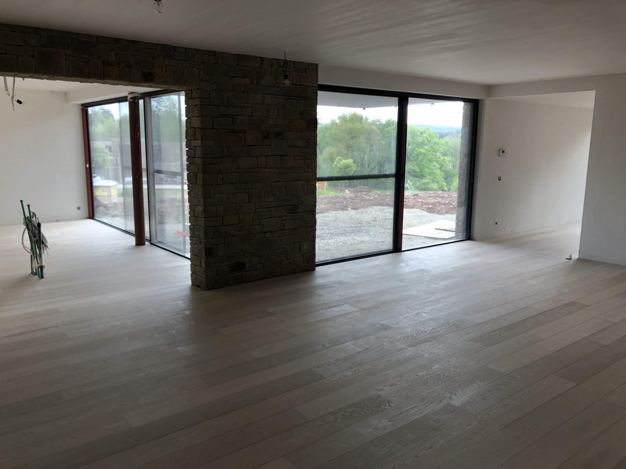 Réalisations 4 CC215F2E CD5A 445F 930A EB7322E497DE scaled 1 | Parquets Drouven, Partenaire de confiance pour rénover, entretenir ou poser votre parquet.